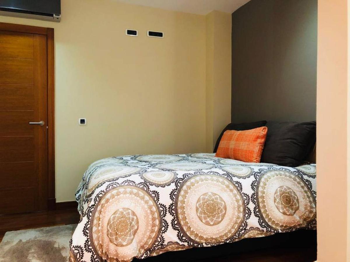 City View Retreat: Garden Oasis Holiday home *